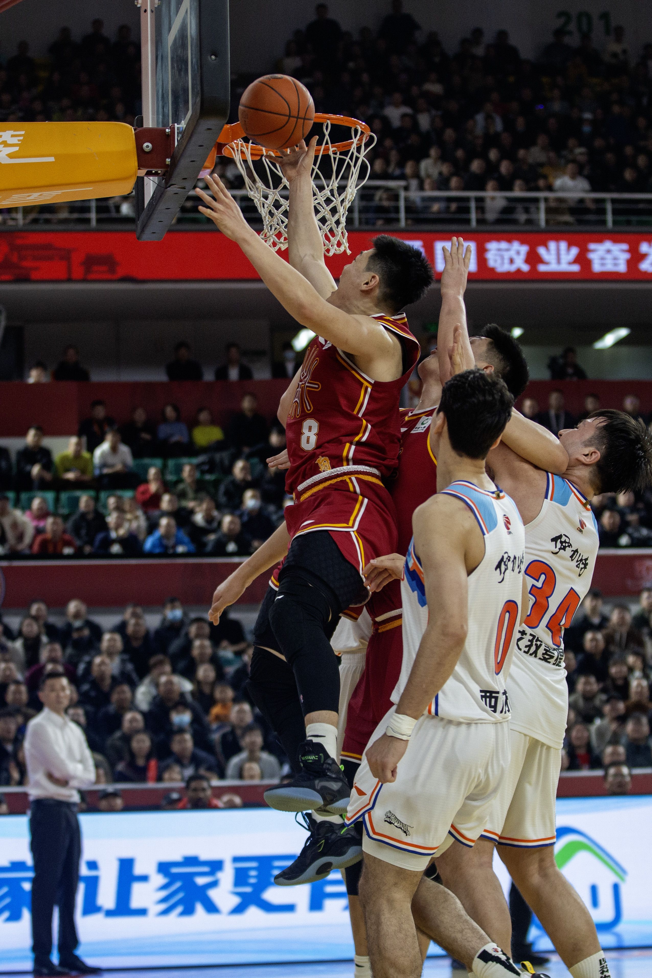 中国本土篮球比赛的惊险排名战